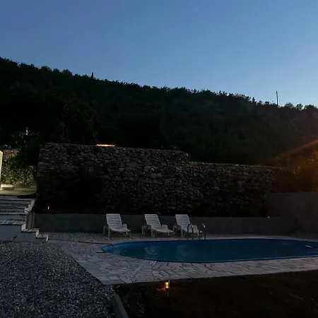 Nomada Villa *